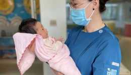 来自护士姐姐和新手妈妈的一段暖心对话......