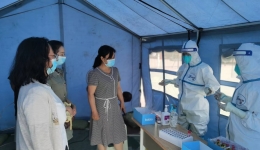 白银市第一人民医院工会主席李树华慰问外派核酸采样点工作人员