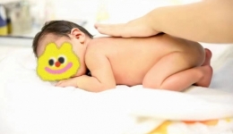【健康科普】婴幼儿游泳怎么做抚触呢？