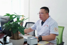 仁心仁术 2025医者故事 | 无痛矫正里的生命温度—李海龙与汤姆森技术的康复实践