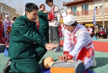 “团”聚青春力量 争做追“锋”青年——市第一人民医院团委开展文明实践义诊志愿服务活动