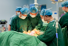 学科建设 | 多学科协作精准施治 市一院成功开展局晚期乳腺癌改良根治+胸腹带蒂皮瓣整形修复手术